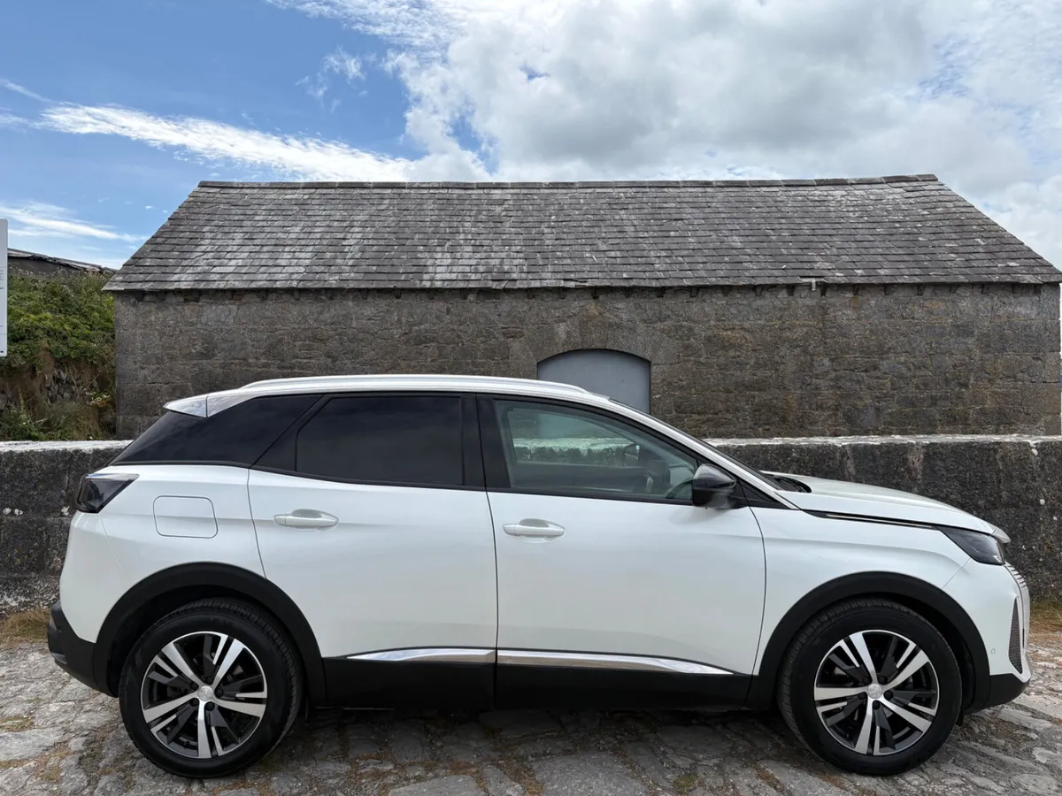 2022 Peugeot 3008 Allure - Image 3