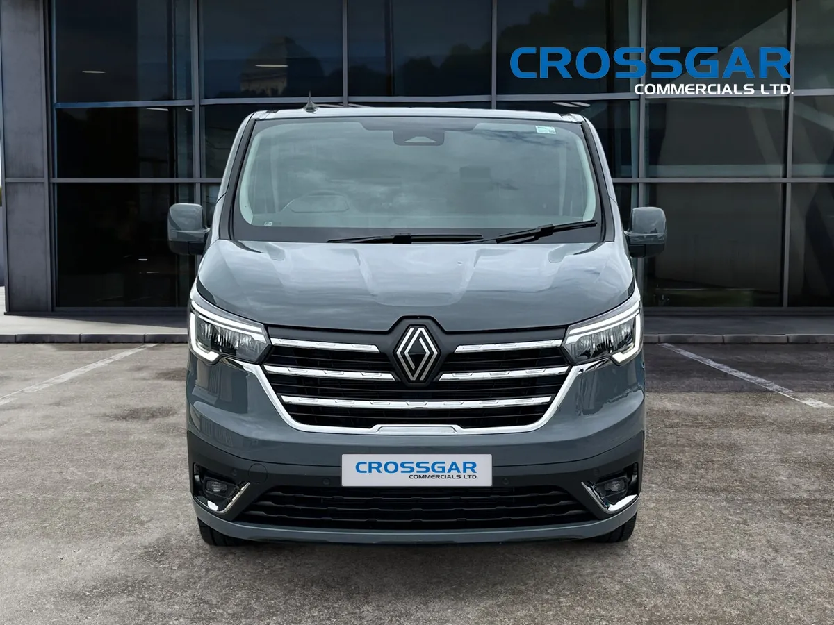 TRAFIC SPORT PLUS 2026 JUST 4 K MILES - Image 2