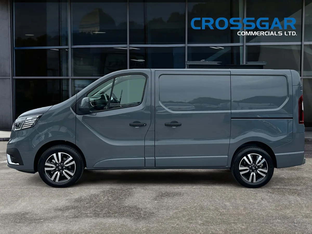 TRAFIC SPORT PLUS 2026 JUST 4 K MILES - Image 4