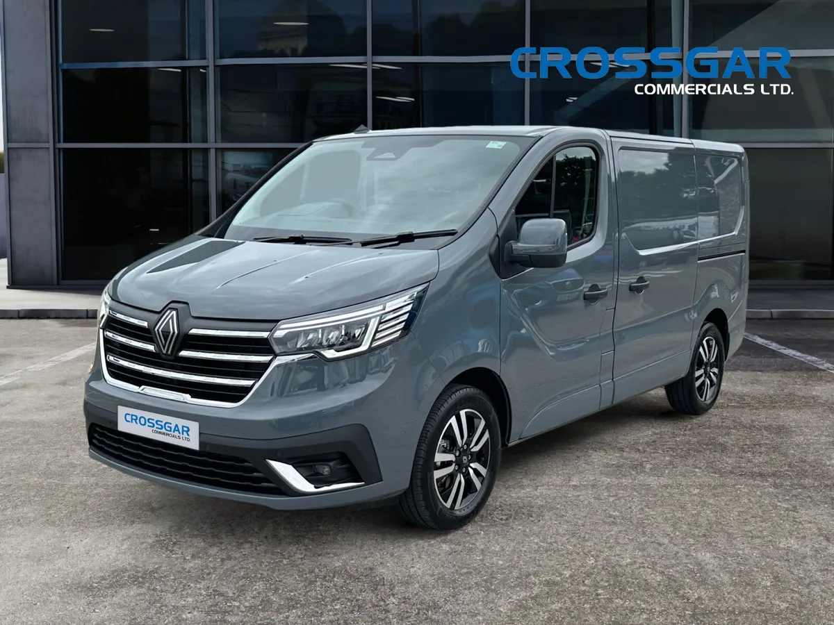 TRAFIC SPORT PLUS 2026 JUST 4 K MILES - Image 3