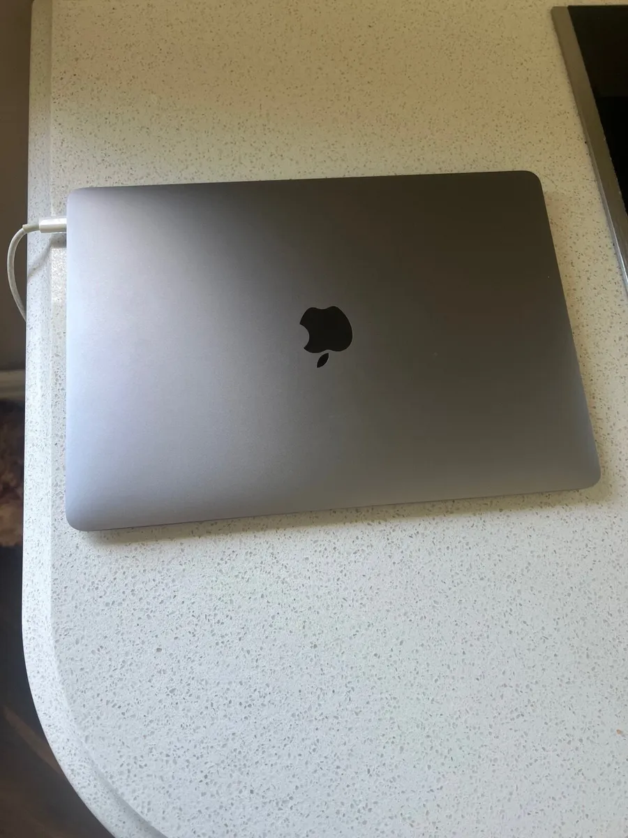 Macbook Air - Image 2