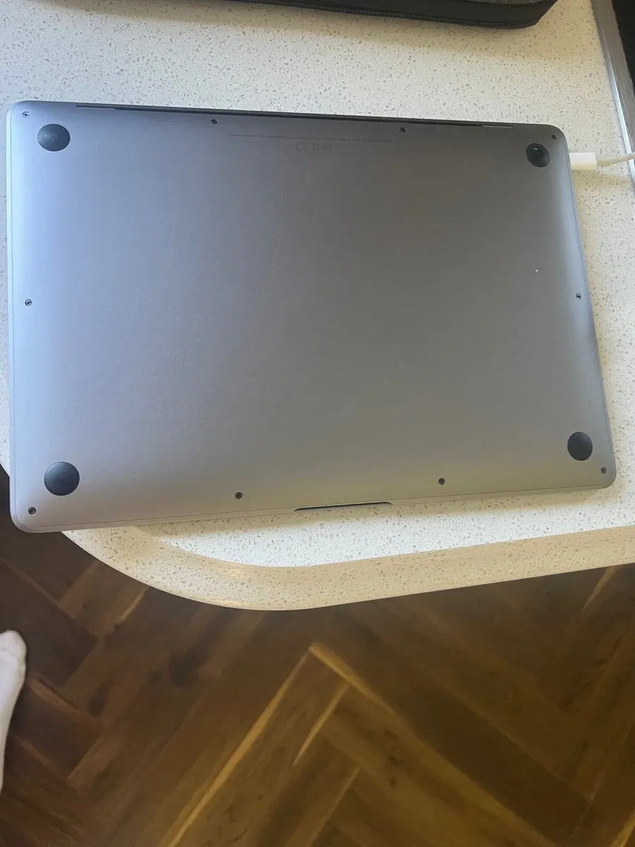 Macbook Air - Image 3