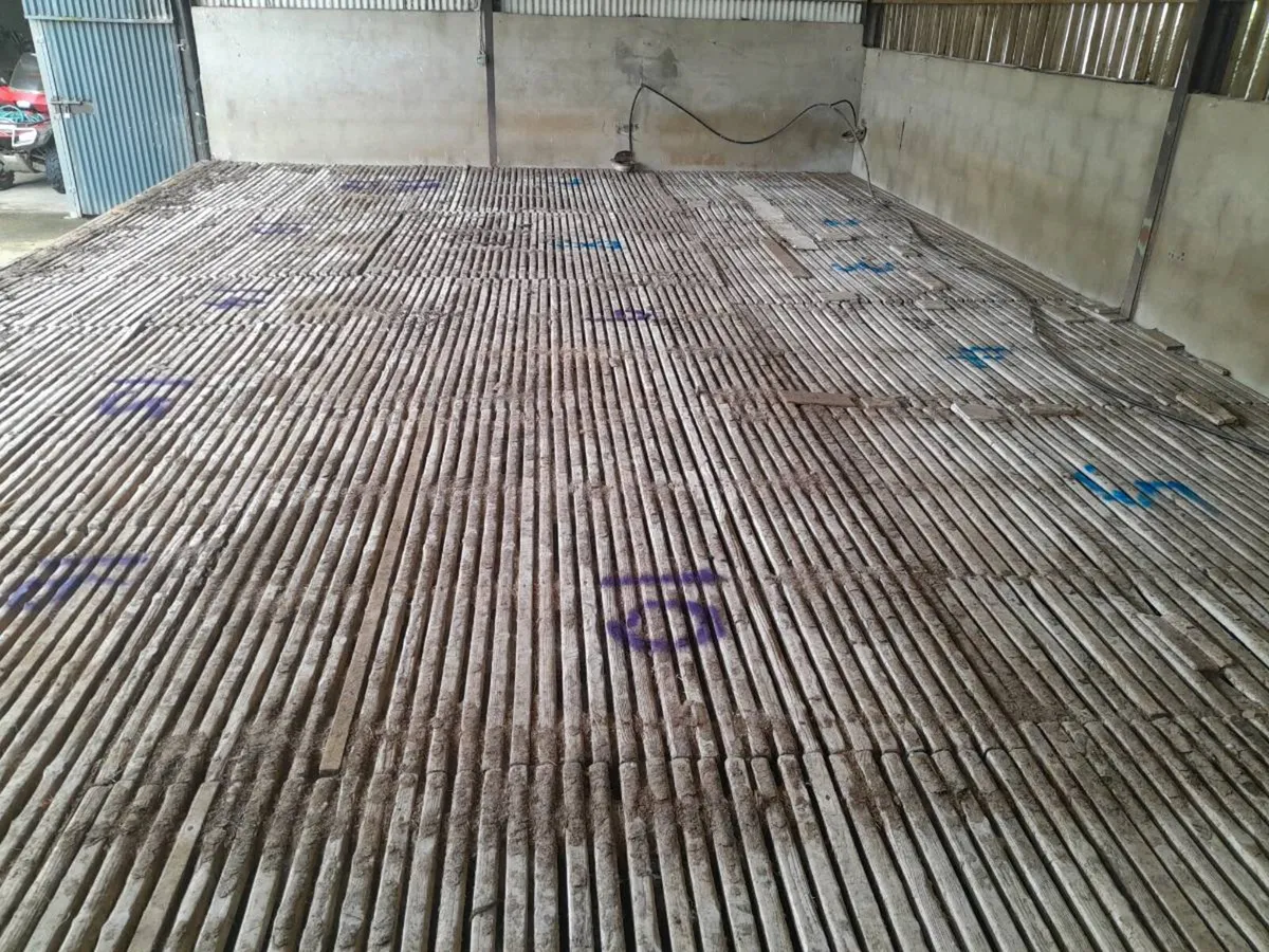 Wooden sheep slots - Image 2