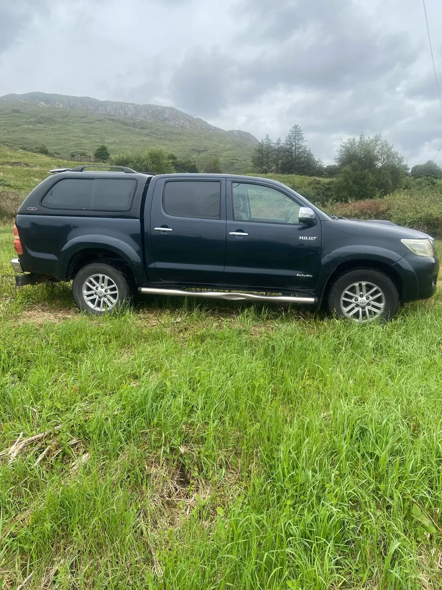Toyota hilux 3.0 invincible - Image 1
