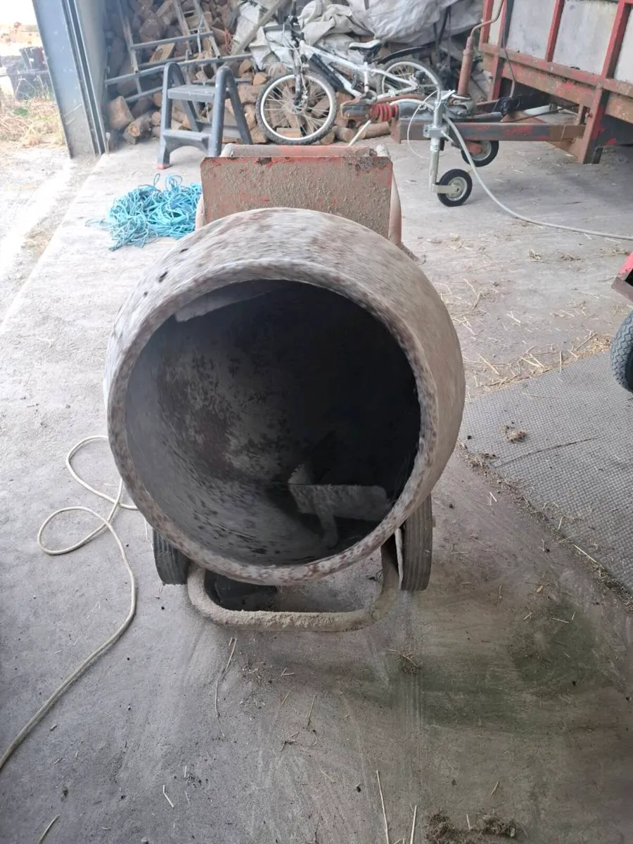 Electric cement mixer - Image 1