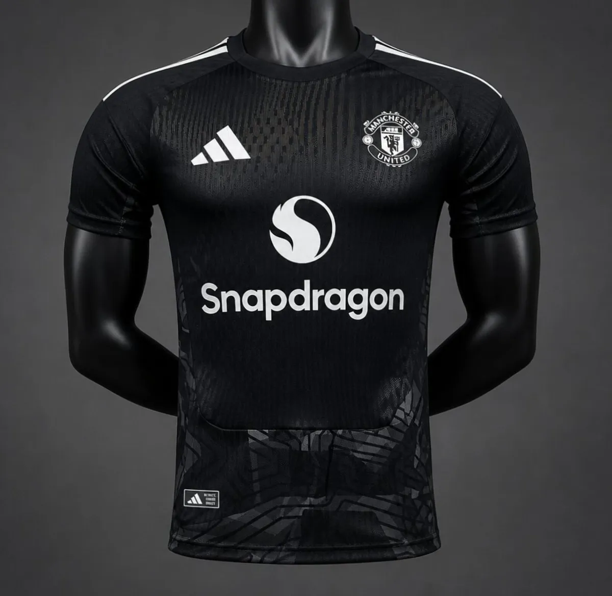 Manchester united 26/27 goalkeeper jersey - Image 2