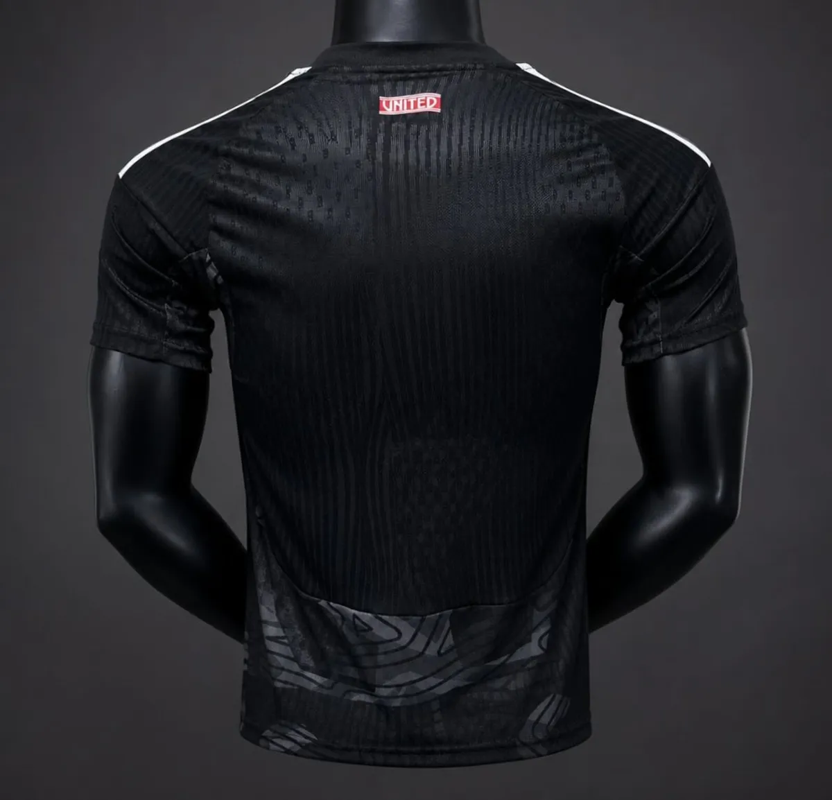 Manchester united 26/27 goalkeeper jersey - Image 3