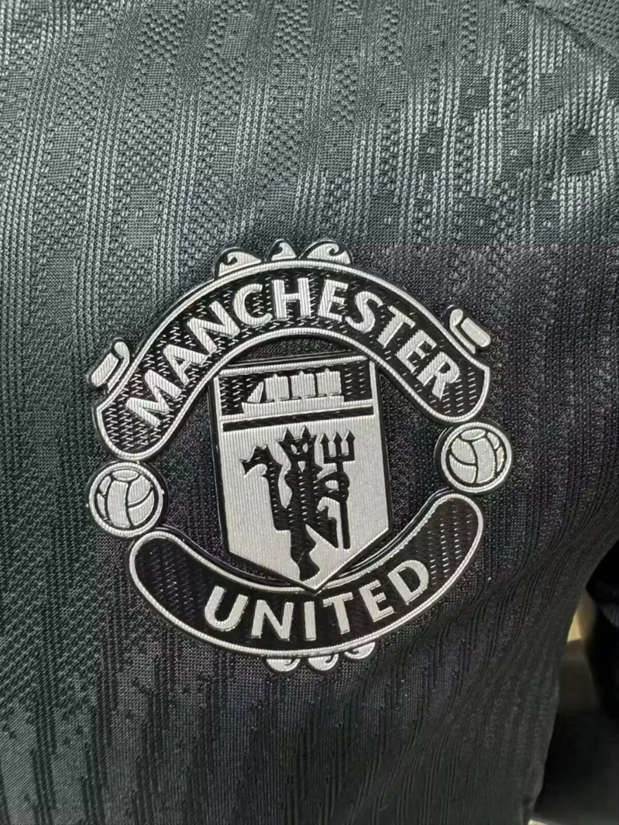 Manchester united 26/27 goalkeeper jersey - Image 4