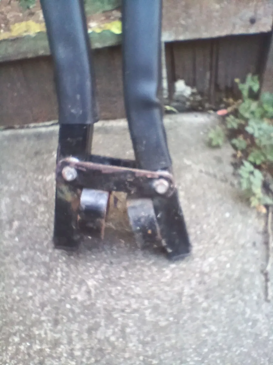 Paddy Hopkirk Bike Rack for Car - Tow Hitch type - Image 3