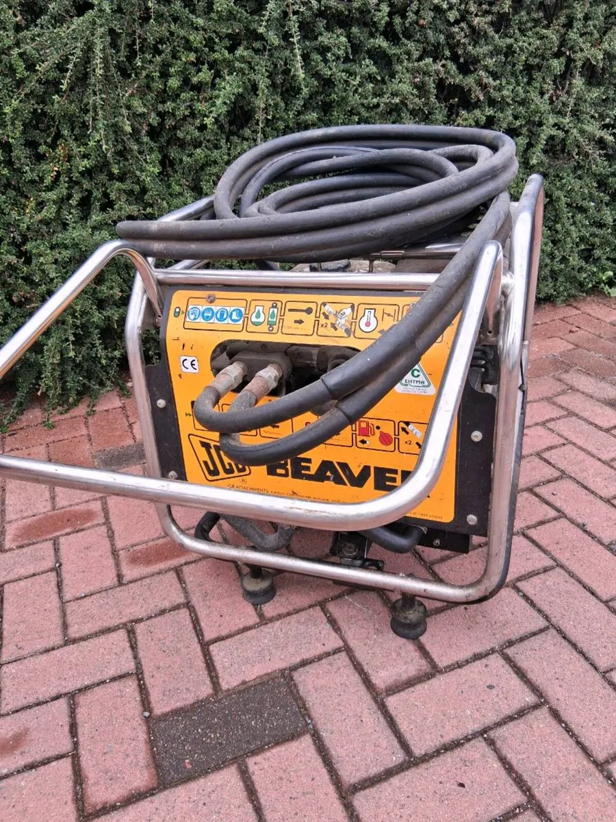 Log splitter + JCB Power pack & JCB Breaker &Tools - Image 3
