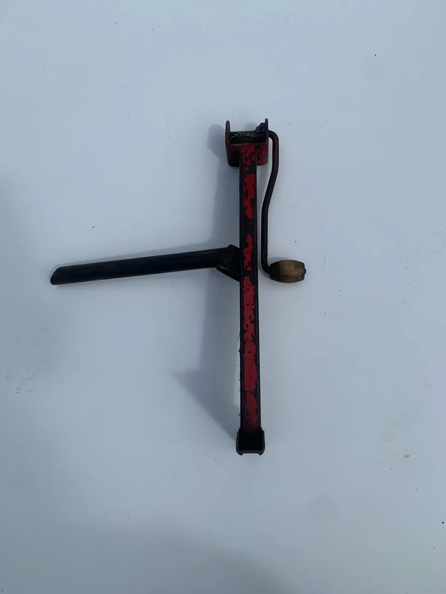 Old car, Jack - Image 1