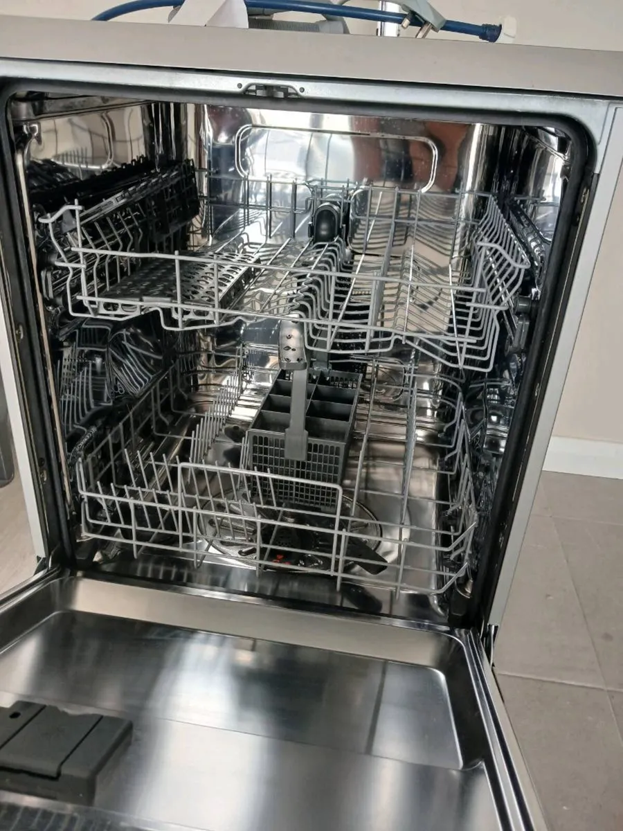 Built-in dishwasher - Image 3