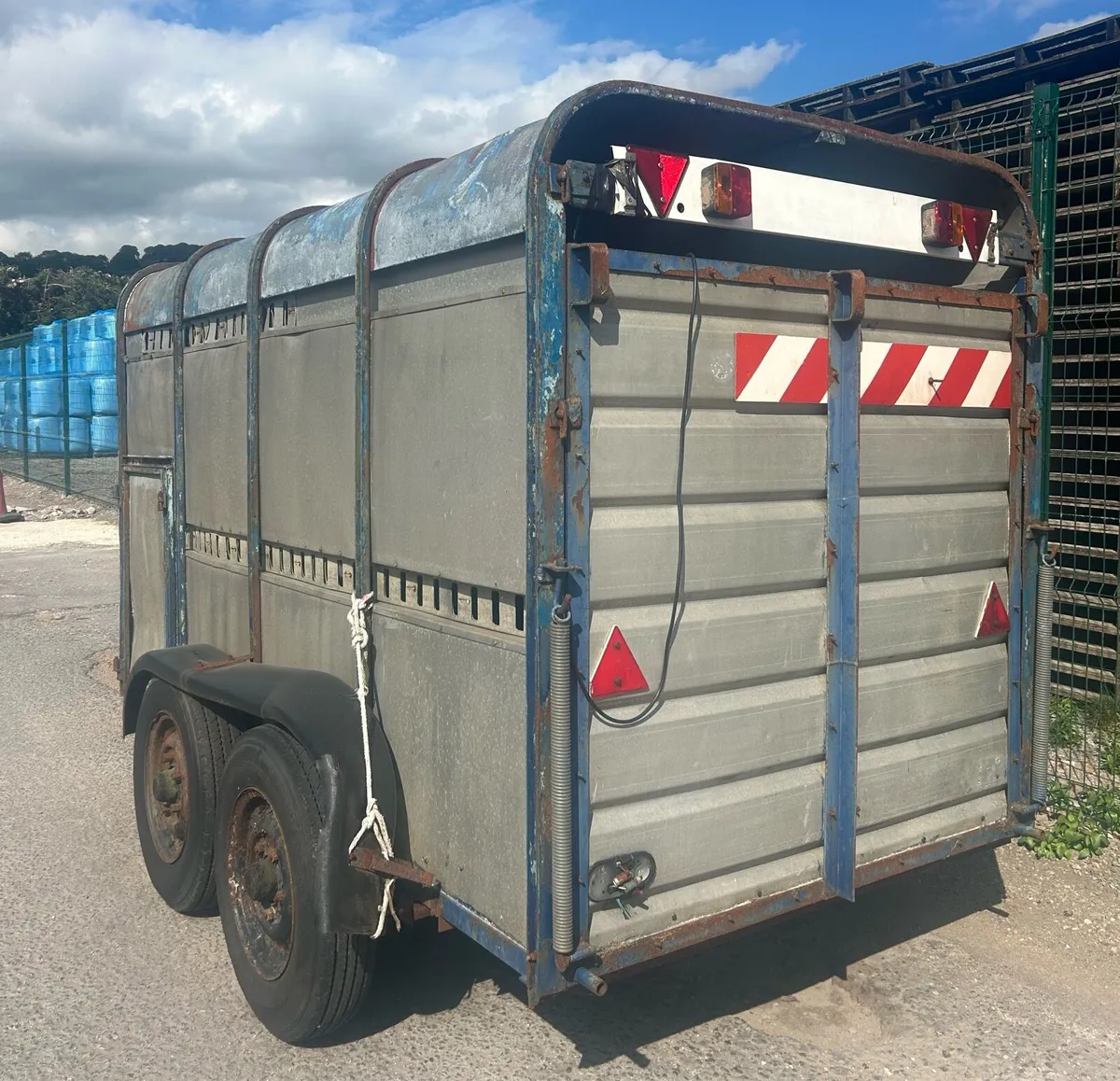 towvan  / cattle trailer - Image 3