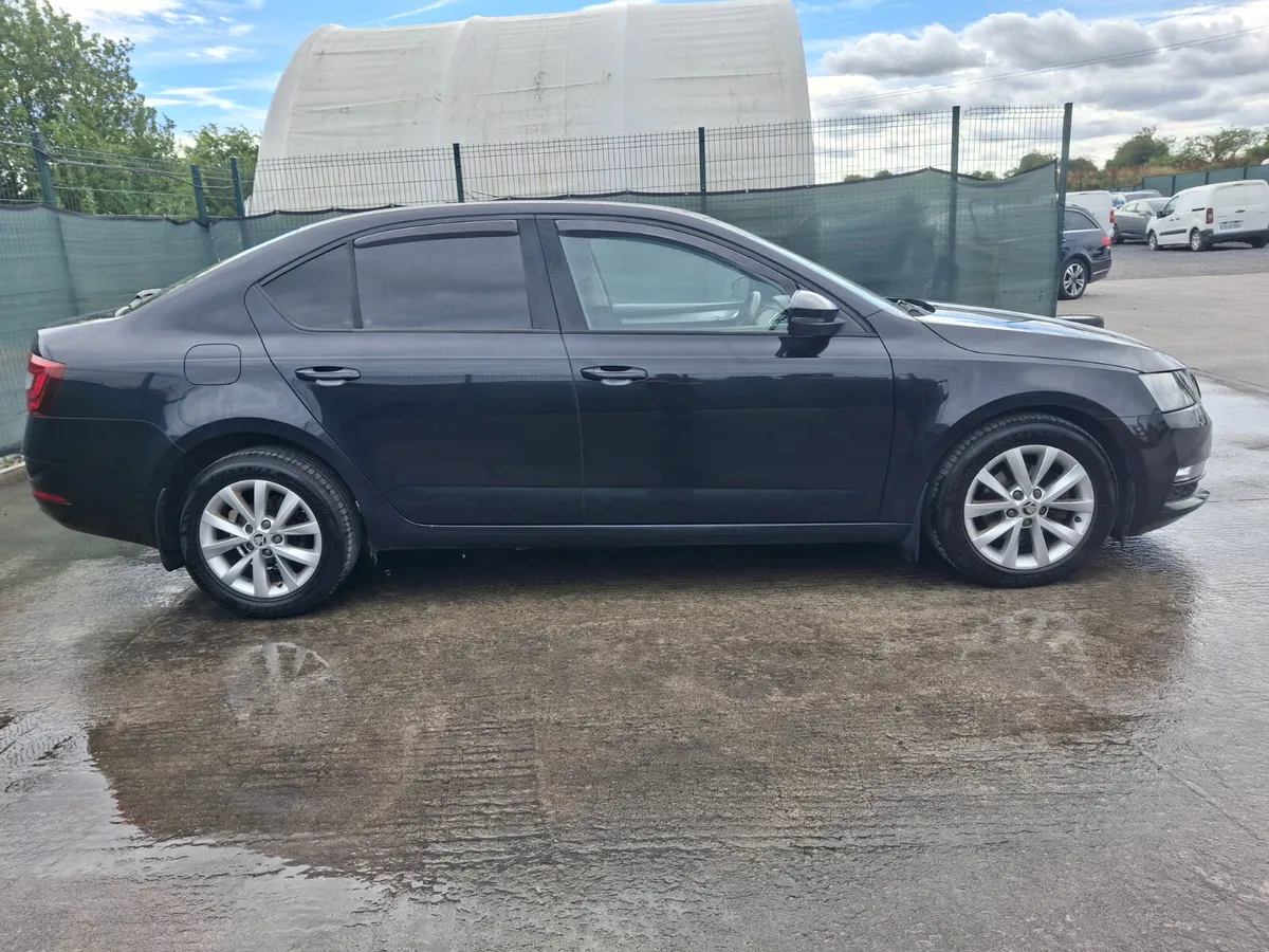 2017 Skoda Octavia  Ambition TDI Very Light Damage - Image 2