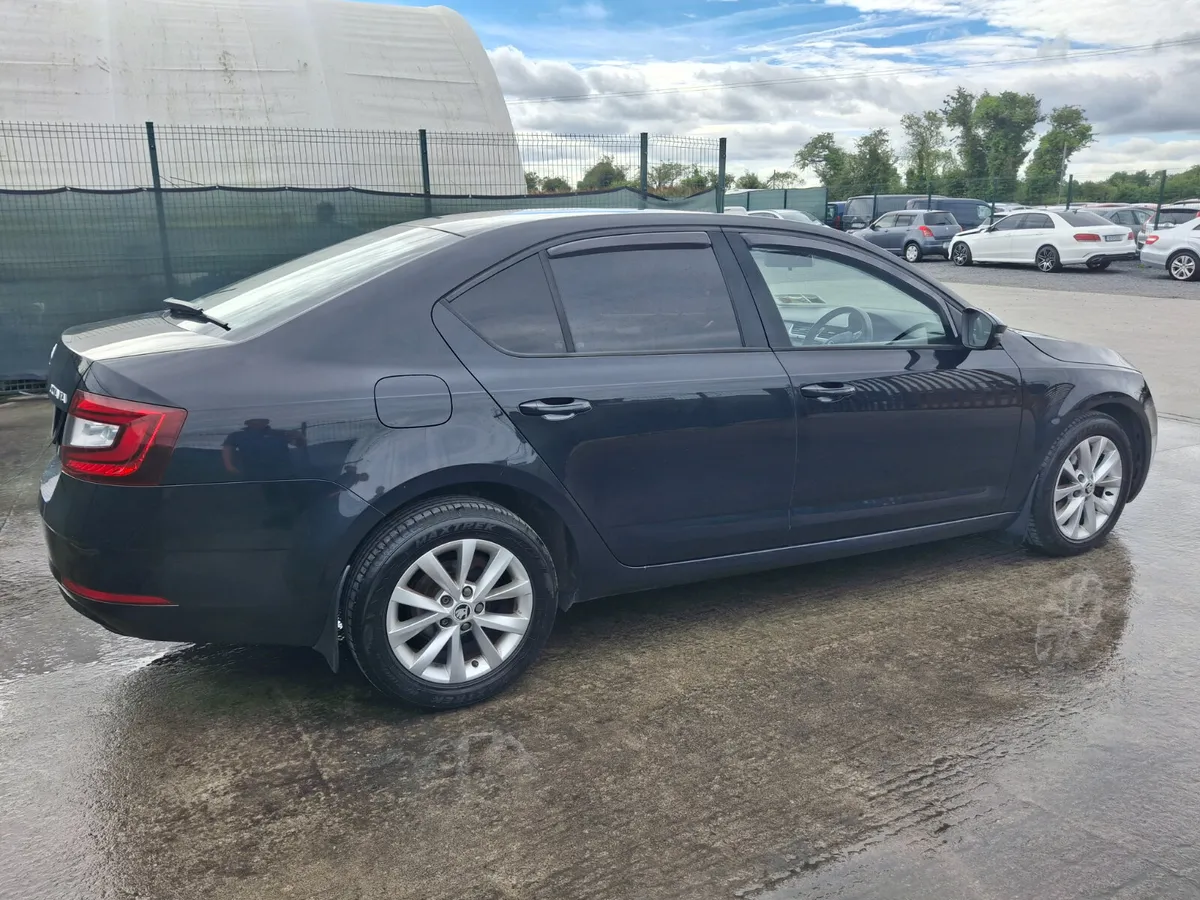 2017 Skoda Octavia  Ambition TDI Very Light Damage - Image 3