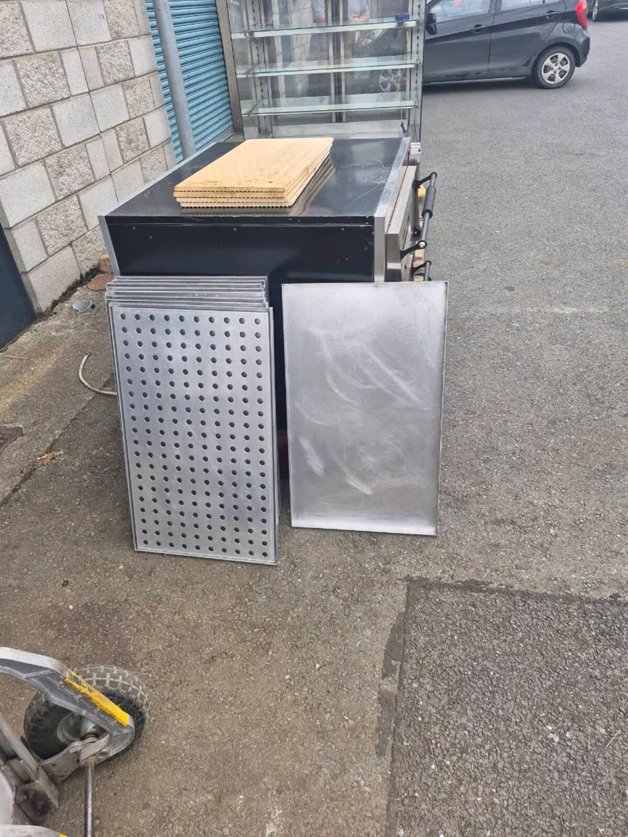 Takeaway equipment to clear - Image 1