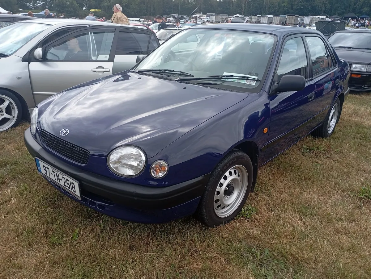 Classic Car Display - Image 2