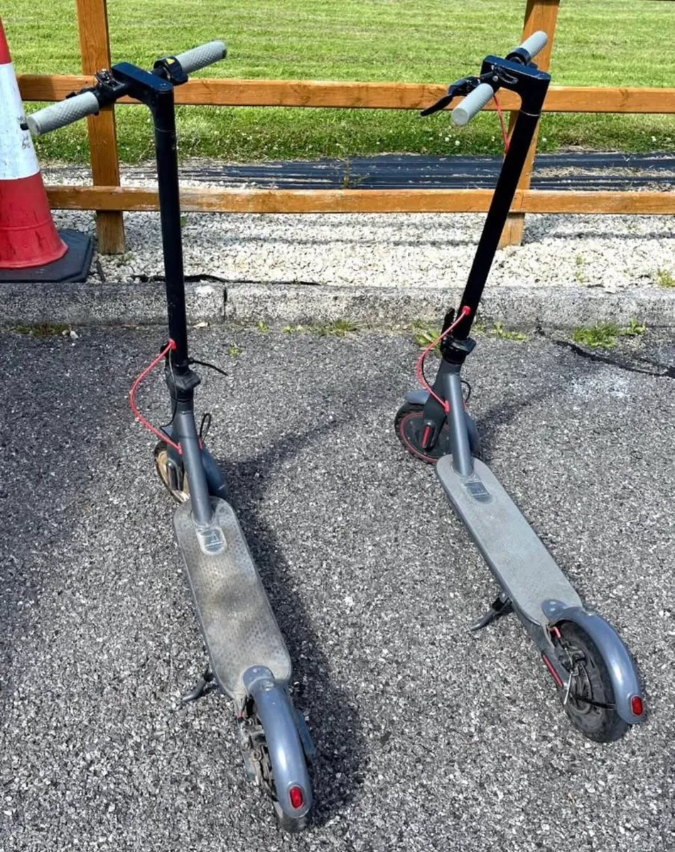 2x AOVO Pro Electric Scooters – Spares or Repair - Image 2