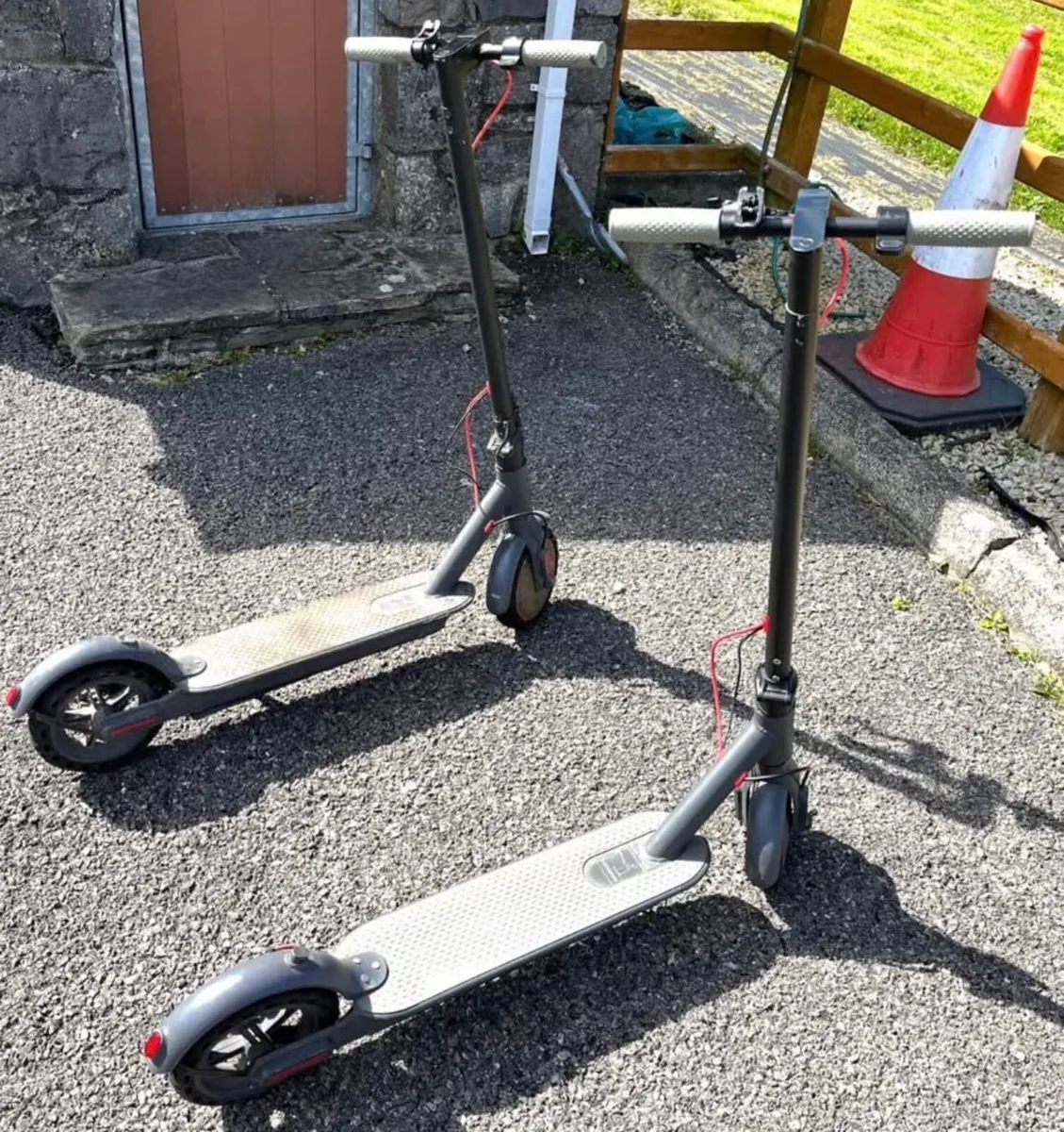 2x AOVO Pro Electric Scooters – Spares or Repair - Image 3
