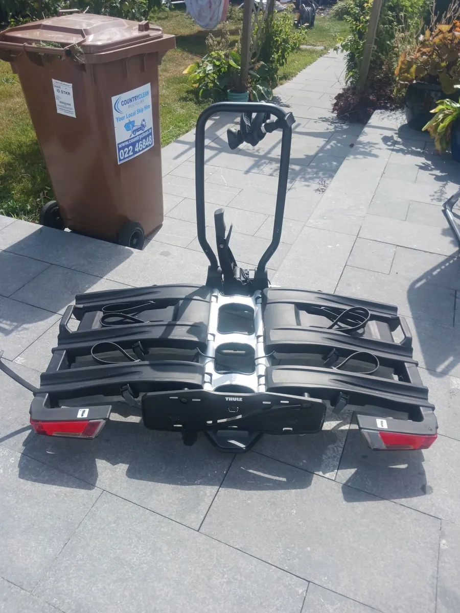 Thule foldable 3 bike carrier. - Image 1