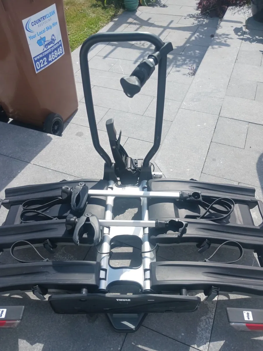 Thule foldable 3 bike carrier. - Image 2