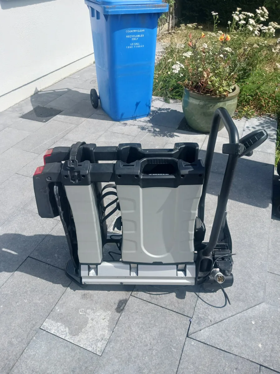 Thule foldable 3 bike carrier. - Image 3