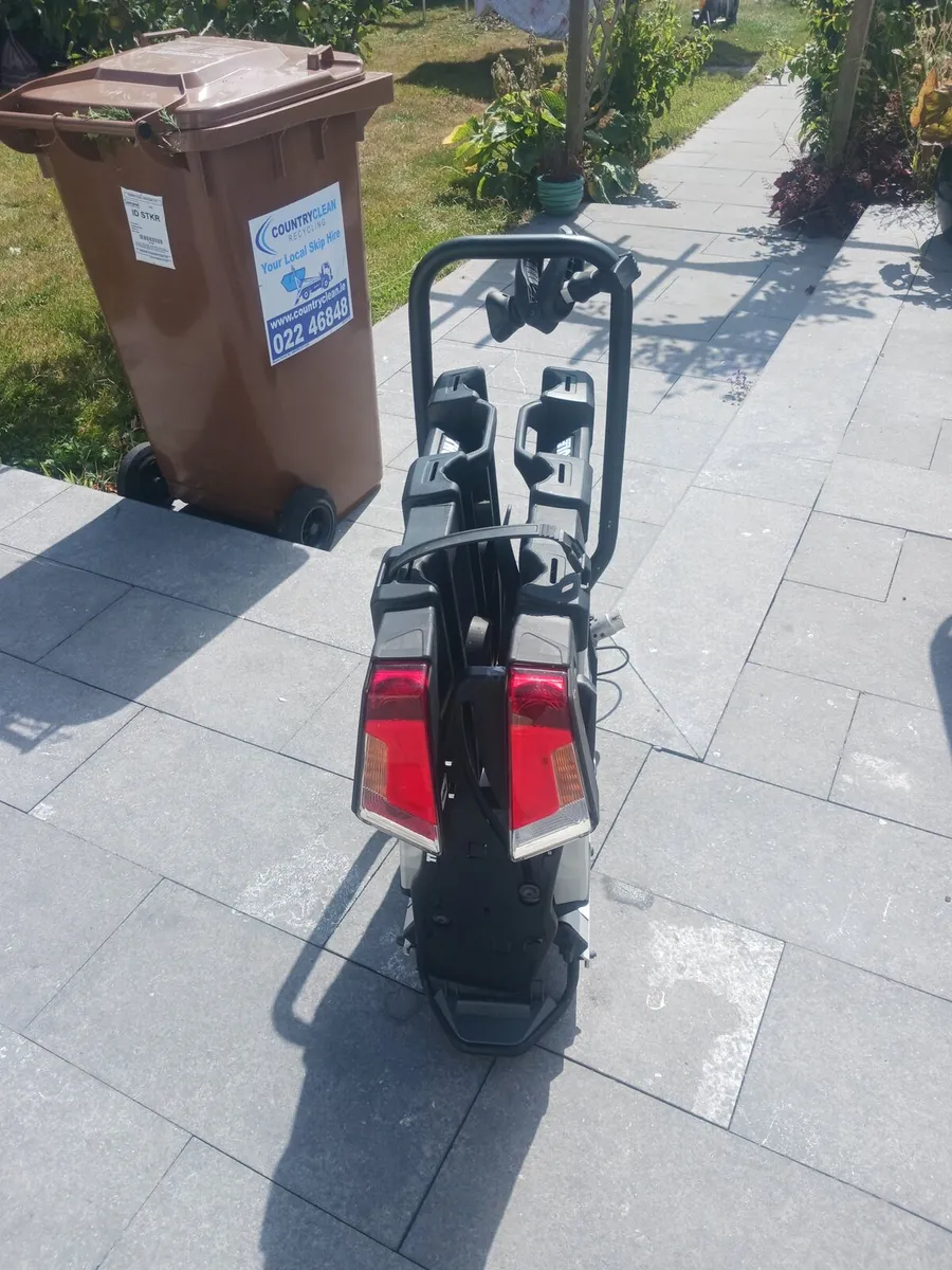 Thule foldable 3 bike carrier. - Image 4