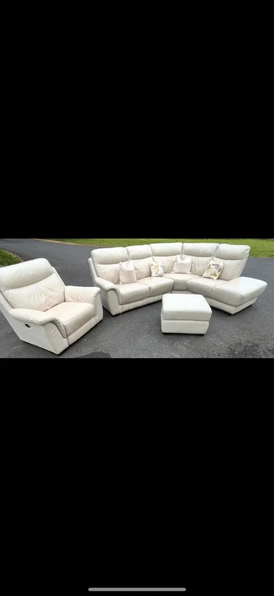 L shaped couch set - Image 1