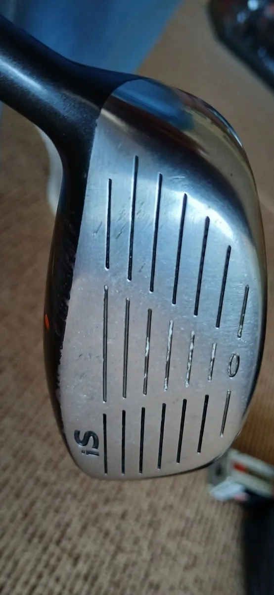 Golf driver, balls and tees - Image 2