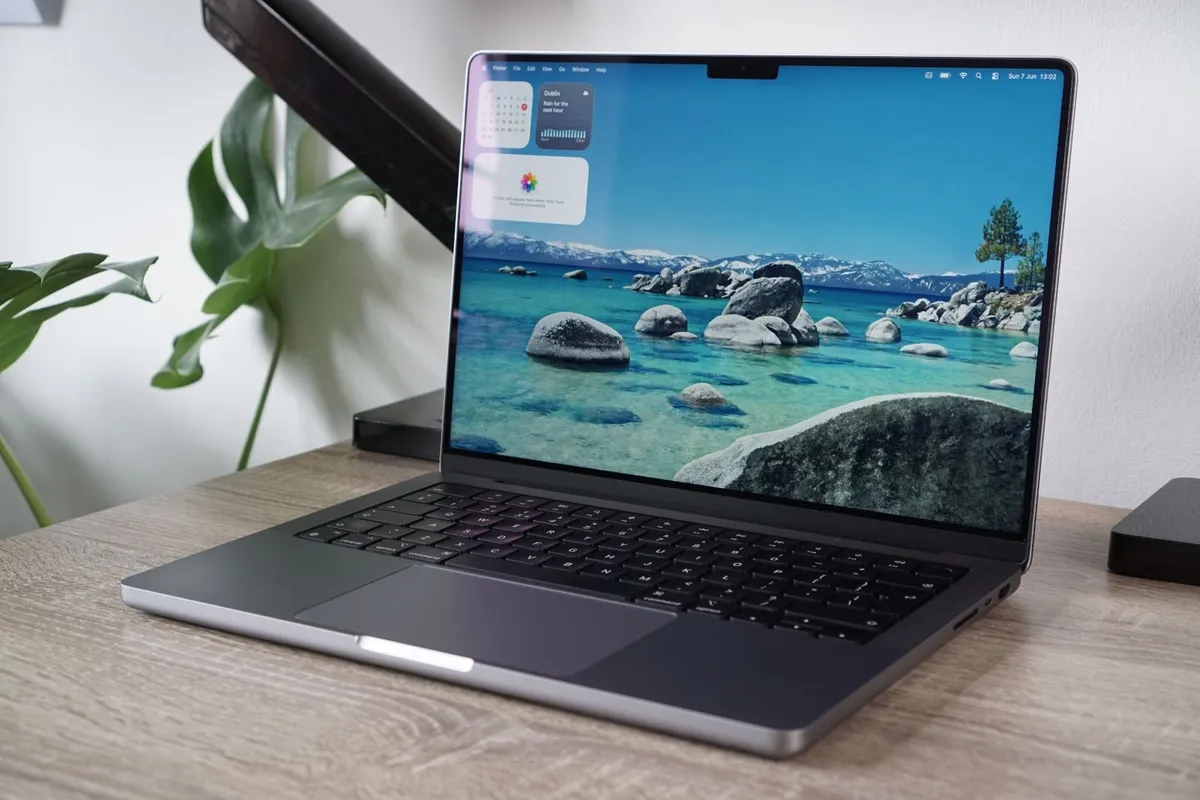 Macbook Pro 14" 2021 M1 Pro | 16GB Ram | 512GB - Image 1