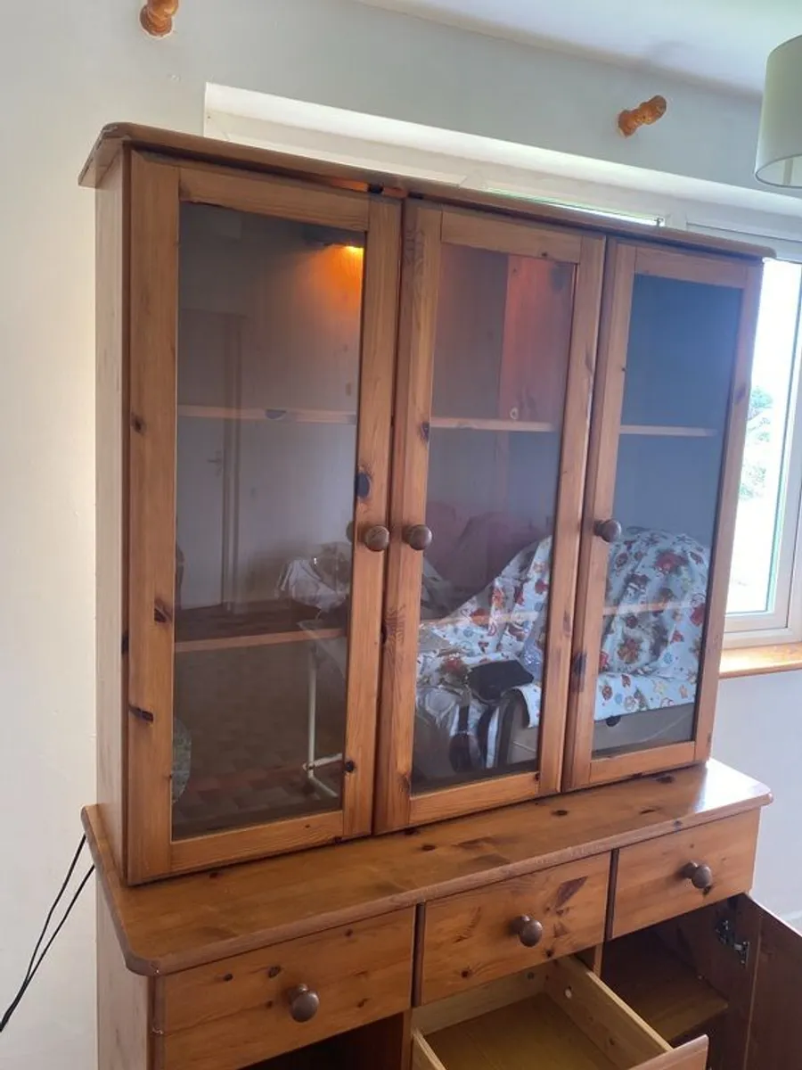 Dresser - Image 3