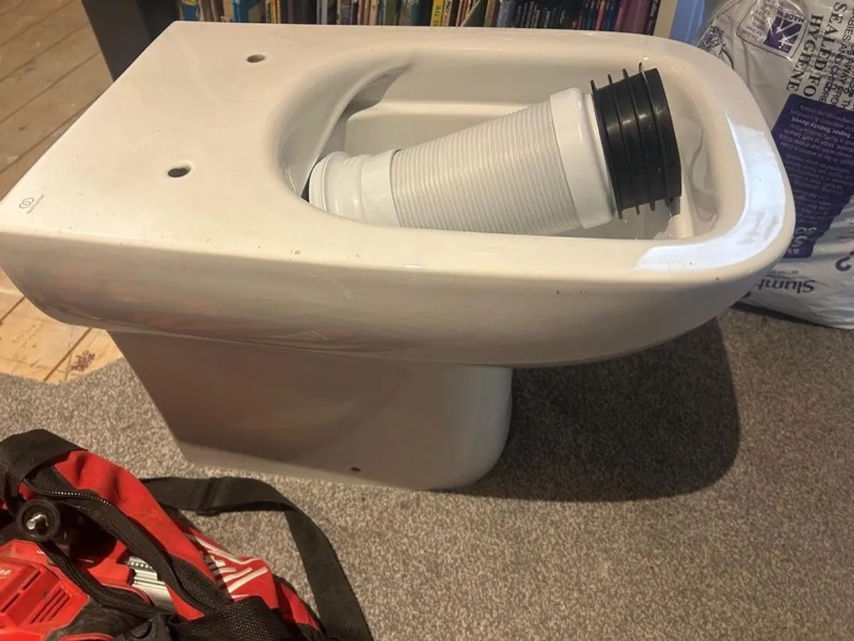 Ideal Standard Toilet - Image 2