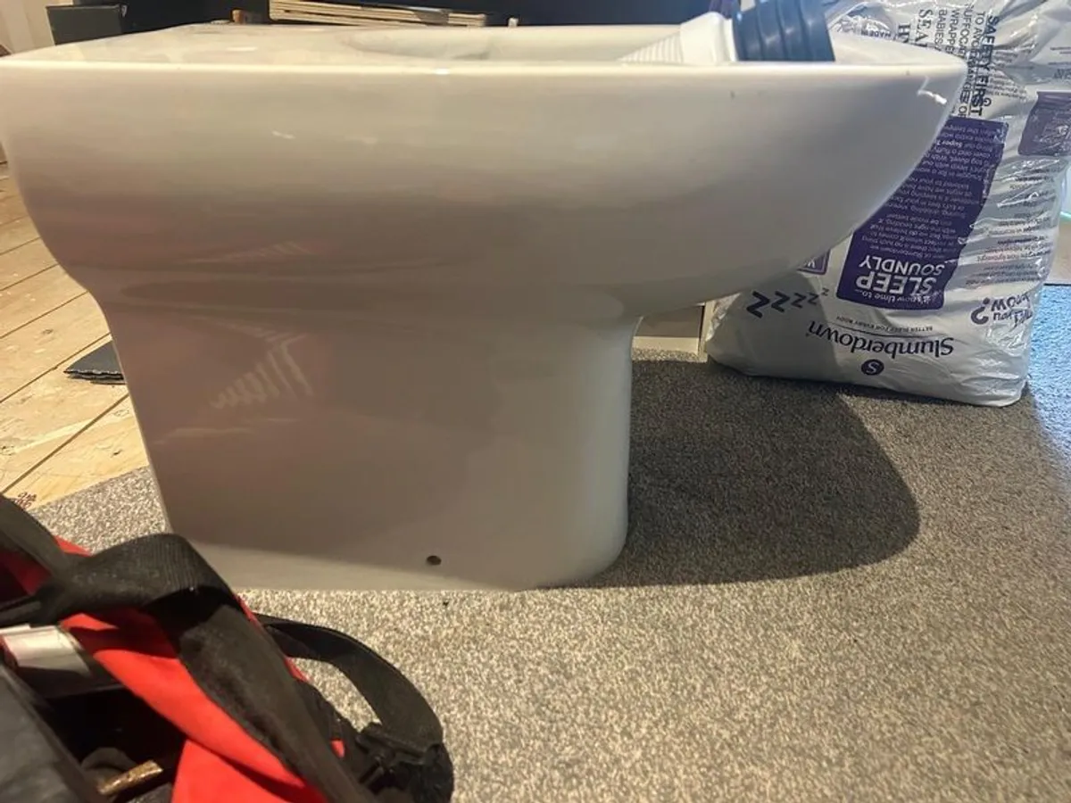 Ideal Standard Toilet - Image 3