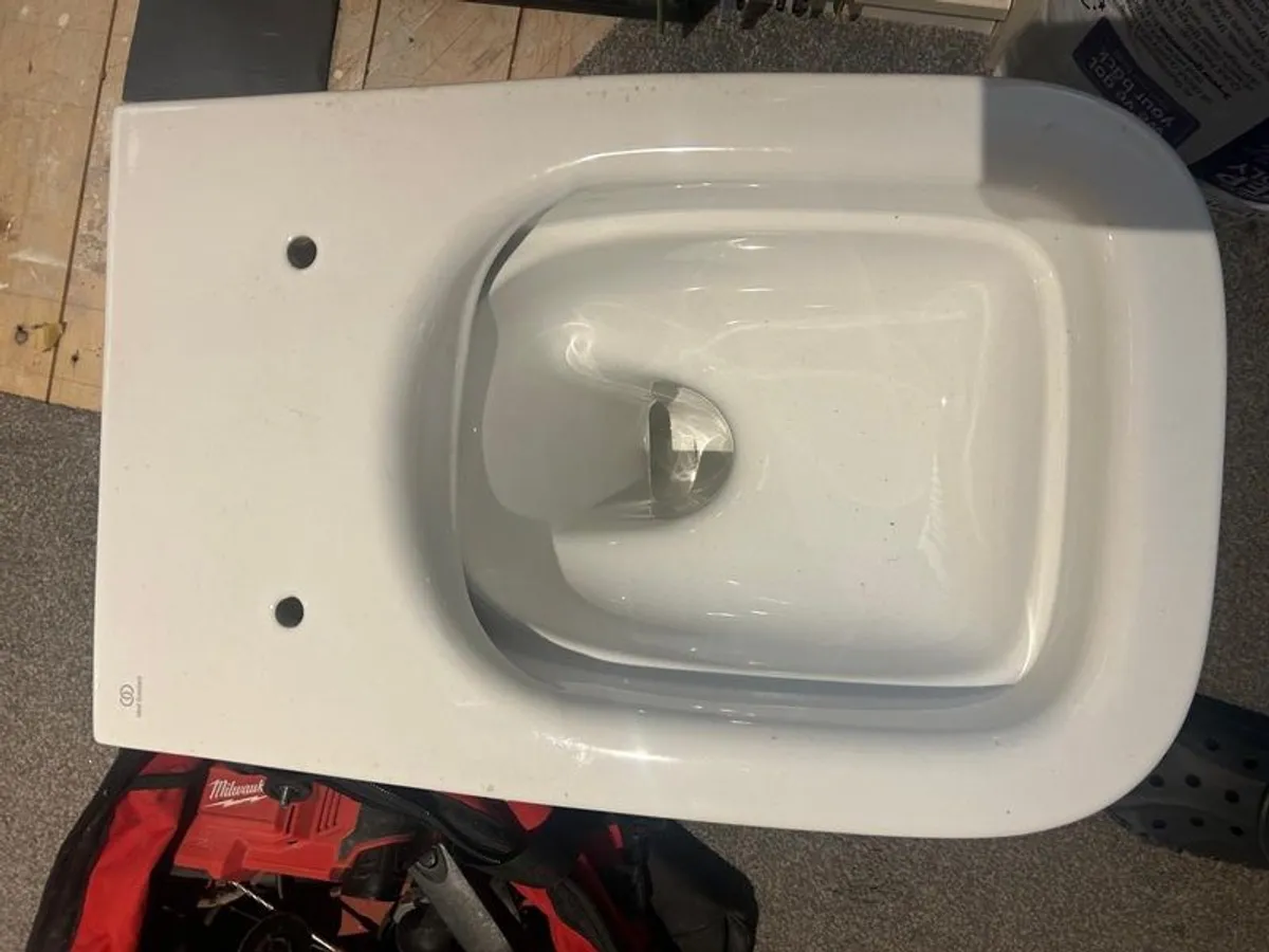 Ideal Standard Toilet - Image 4