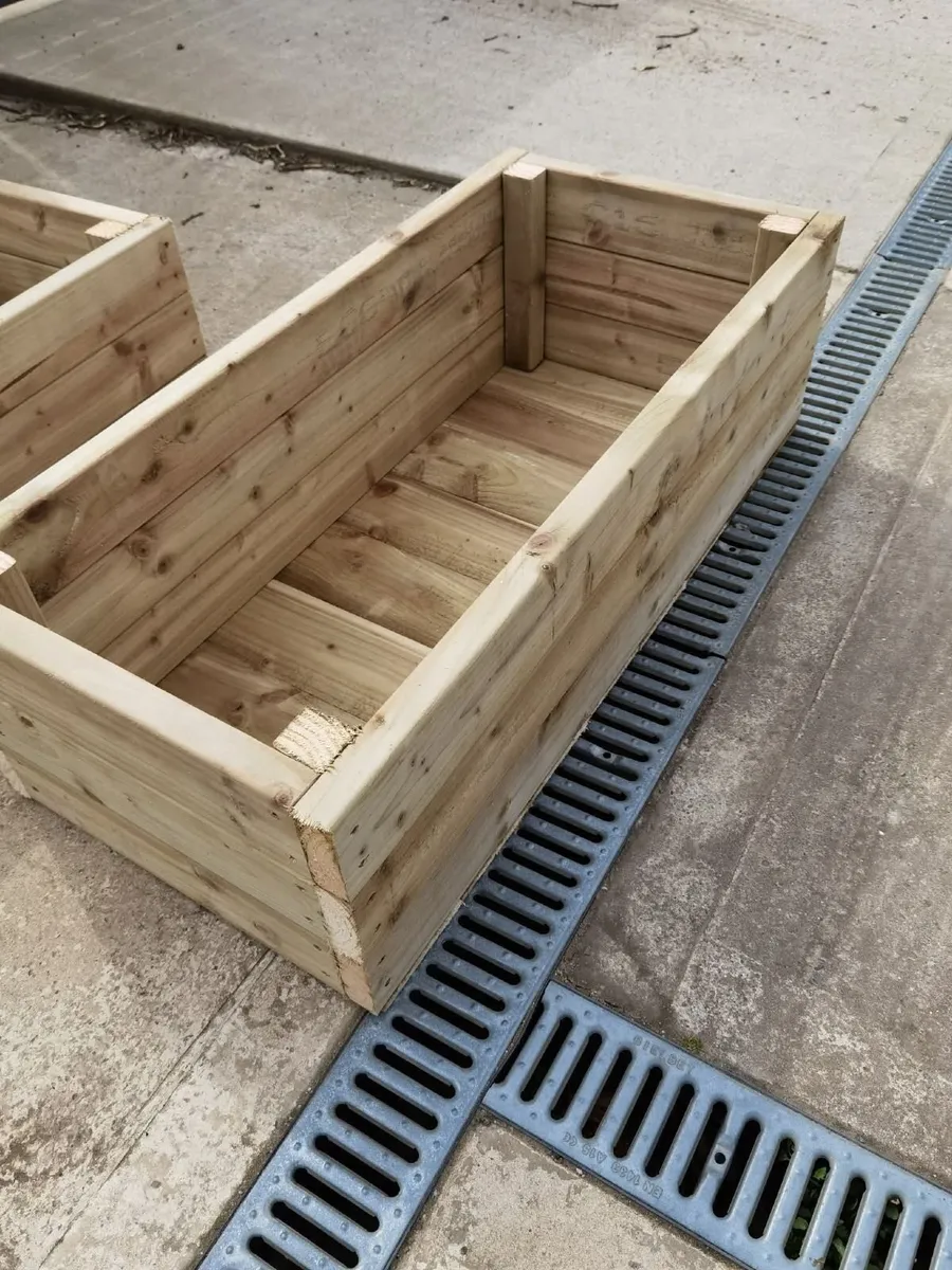 Planter box €40 each or two €75 - Image 1