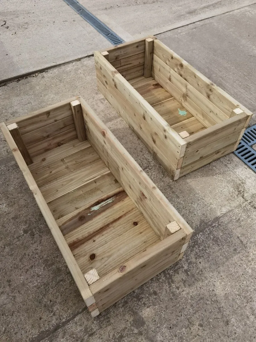Planter box €40 each or two €75 - Image 2