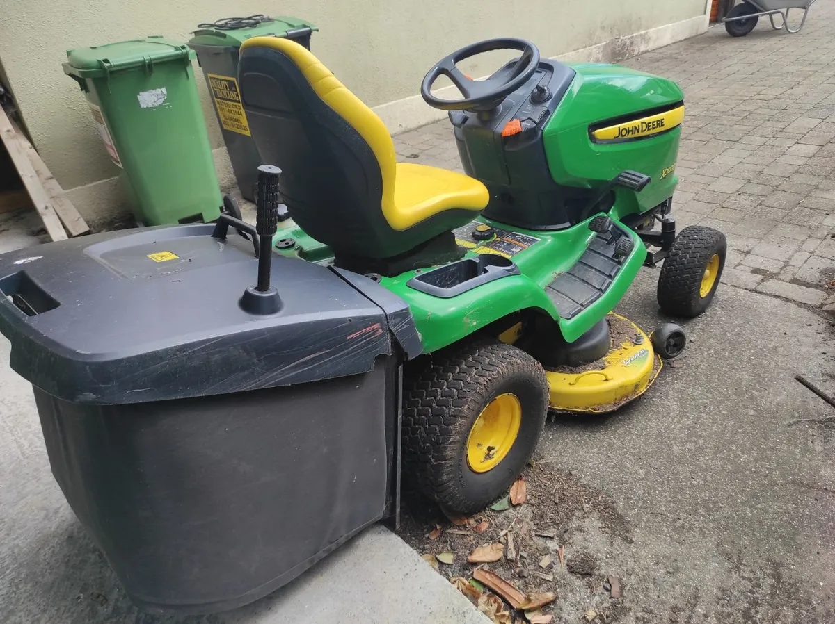 Ride on lawnmower - Image 1