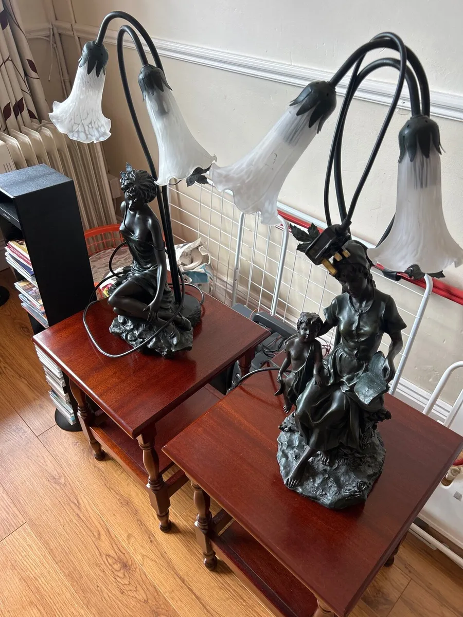Table & Lamp - Image 2