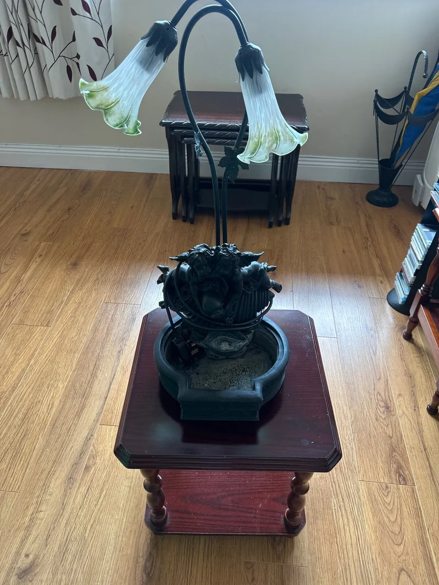 Table and lamp - Image 1