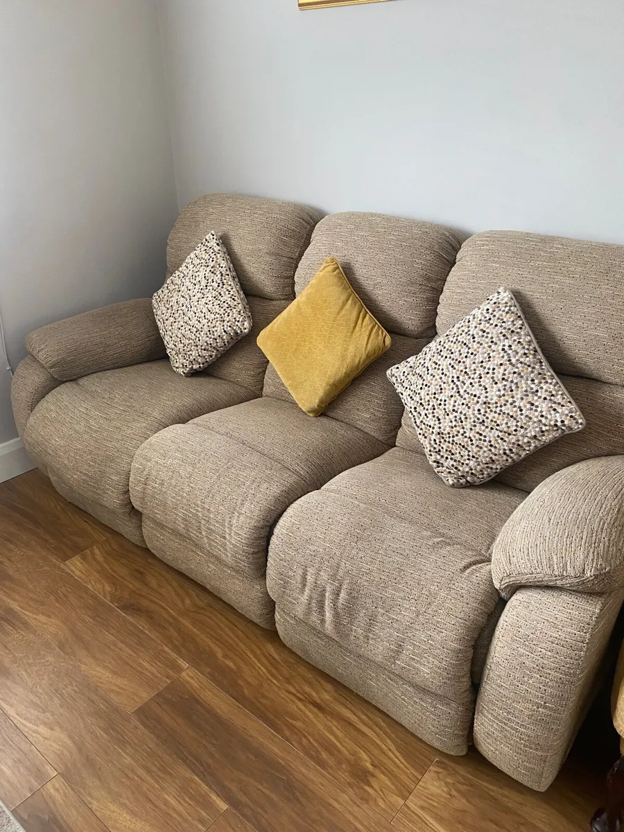 3 seater couch and two recliner chairs - Image 1