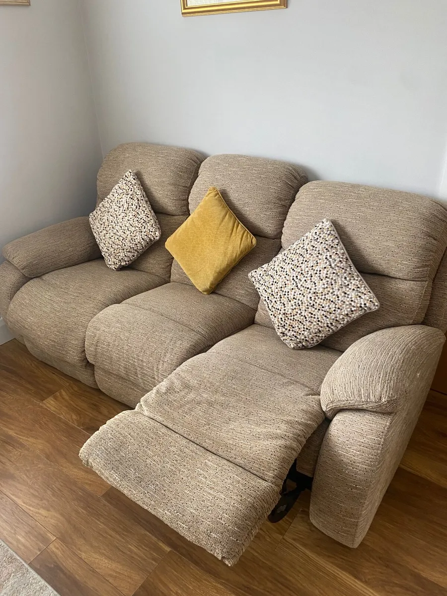 3 seater couch and two recliner chairs - Image 2