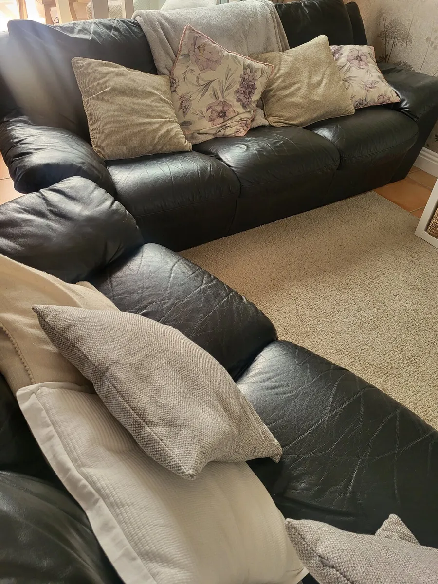 Couch - Image 4