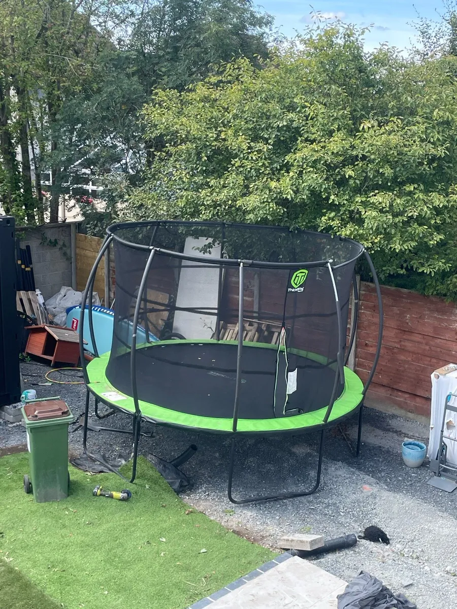 12ft Trampoline with safety net - Image 1