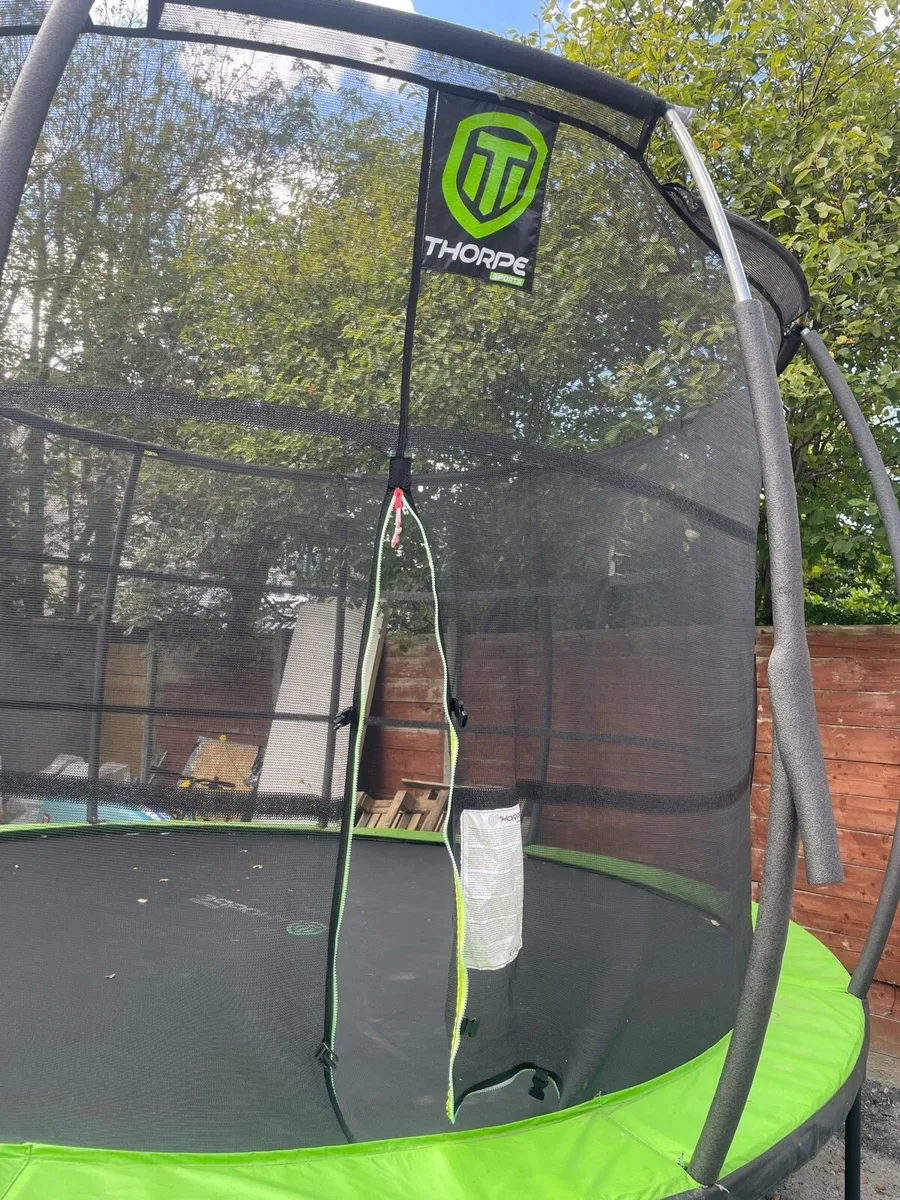 12ft Trampoline with safety net - Image 3
