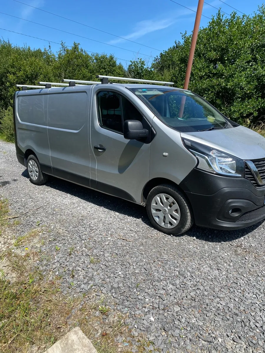 2017 Nissan nv300 - Image 2