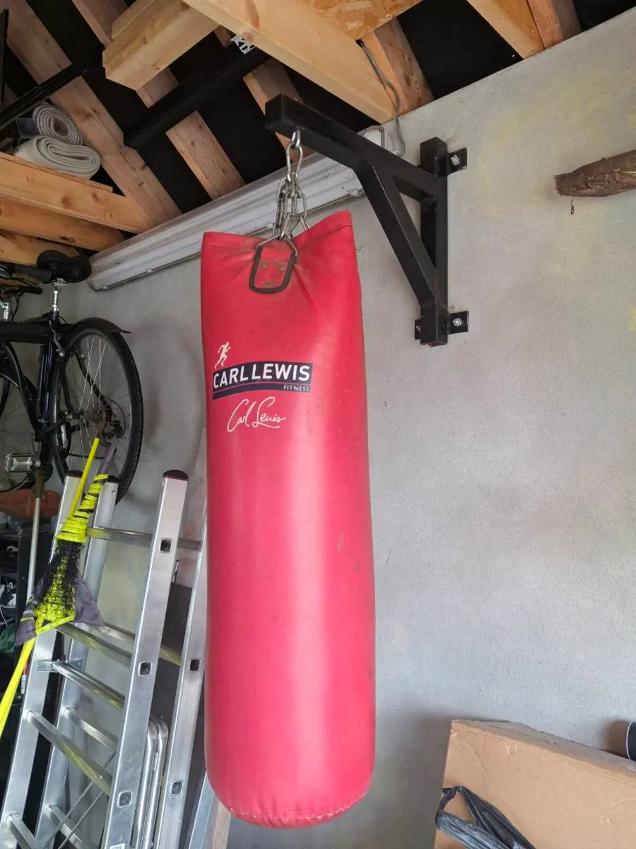 Punch bag, bracket and gloves - Image 1