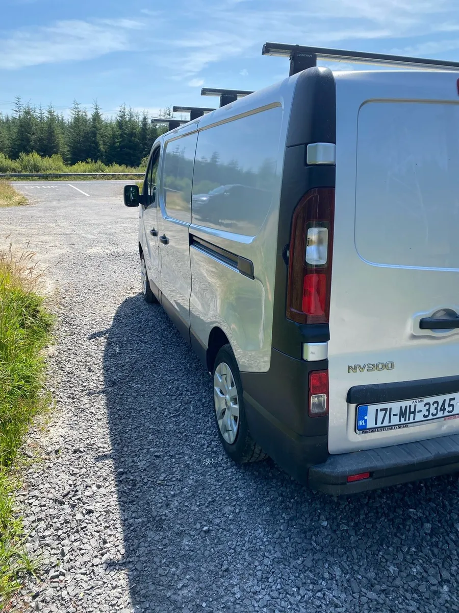 2017 Nissan nv300 - Image 4