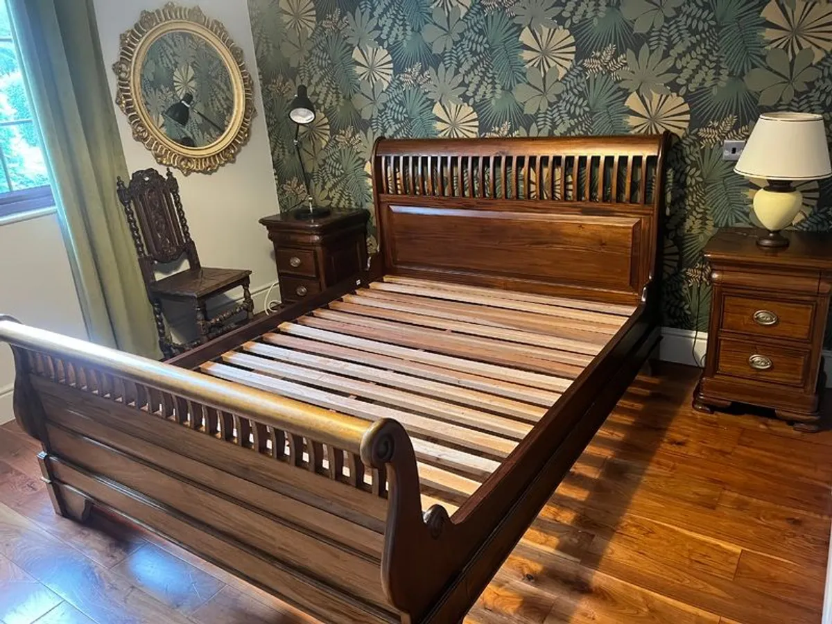 King Sleigh Bed 4 Piece Set Solid Mahogany - Image 1