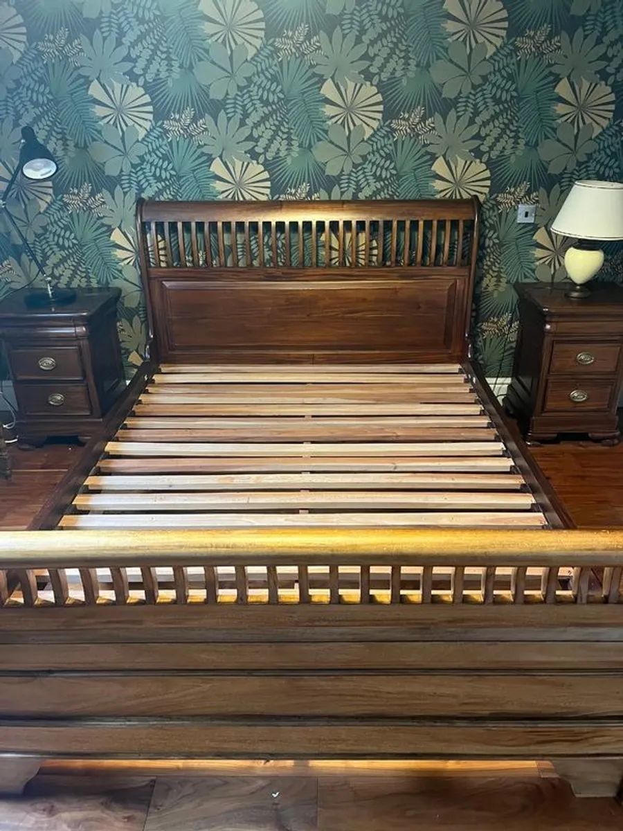 King Sleigh Bed 4 Piece Set Solid Mahogany - Image 2