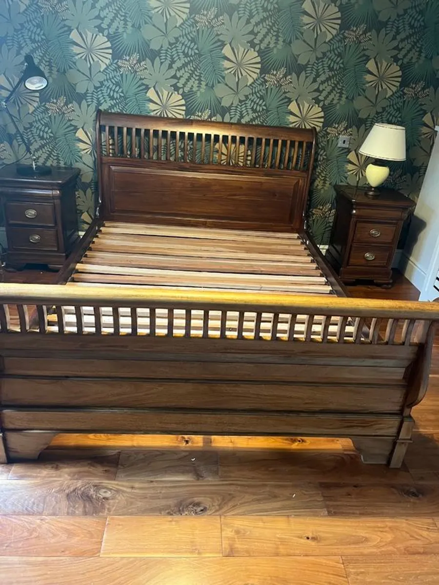 King Sleigh Bed 4 Piece Set Solid Mahogany - Image 3